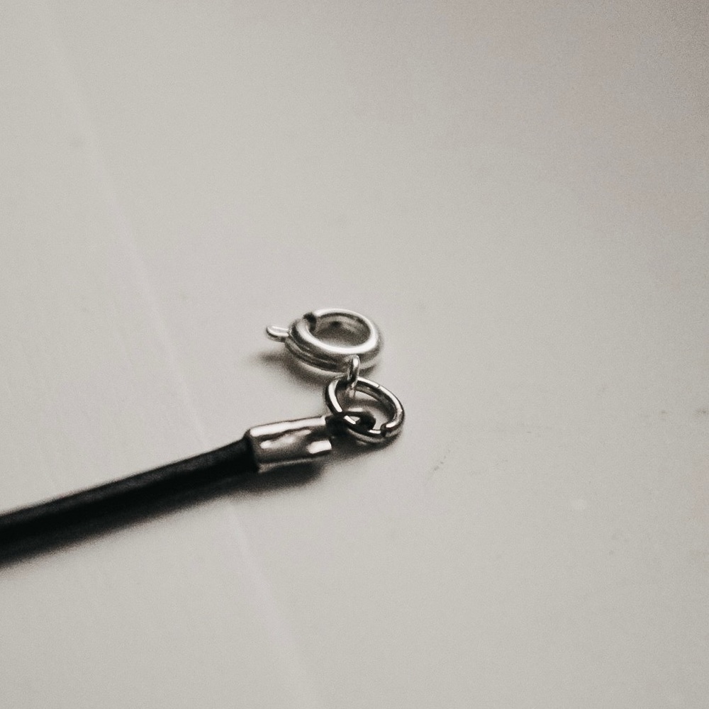 Single Pearl Knot Chocker - Picture 3 of 4